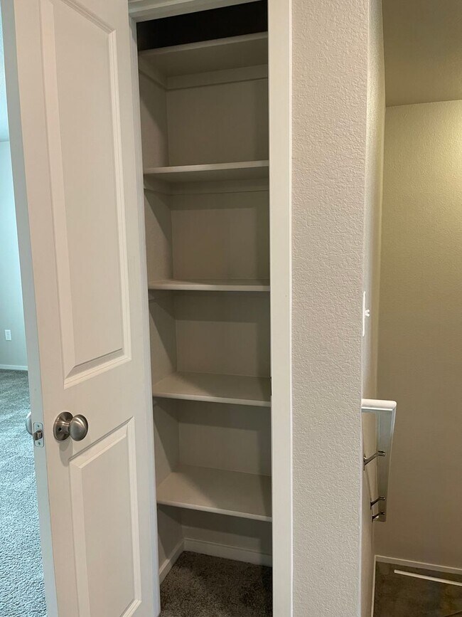 Building Photo - Luxury Rowhouse w/ 2-Car Garage in NE Ft. Collins