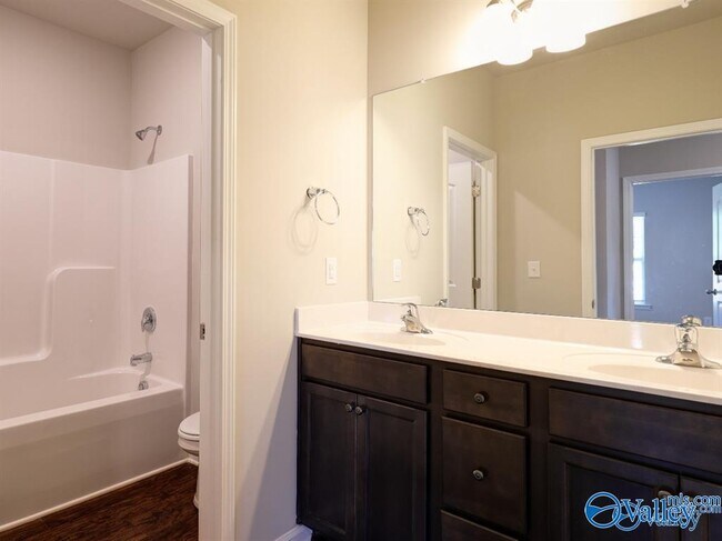 Building Photo - 128 Oak Fletcher Dr
