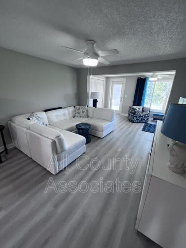 Building Photo - 4122 Hampton Dr