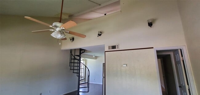 Building Photo - 12900 Walden Rd