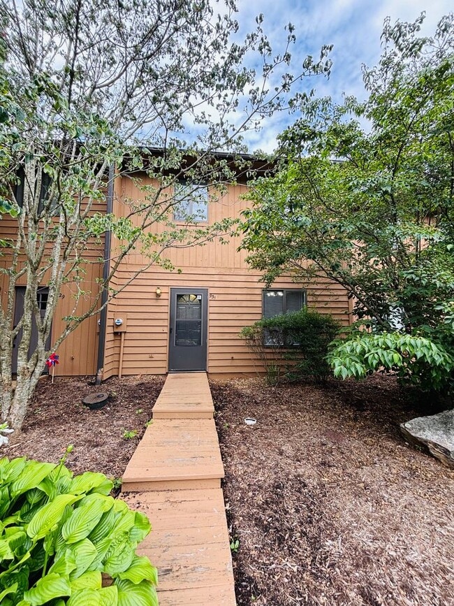 Building Photo - 931 Lora Ln