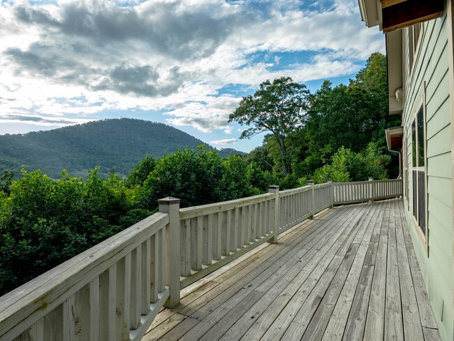 Building Photo - 452 Lotawatah Dr
