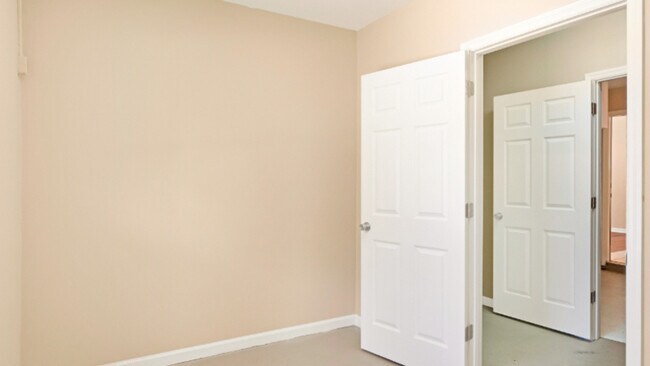 Building Photo - 720 Florence St