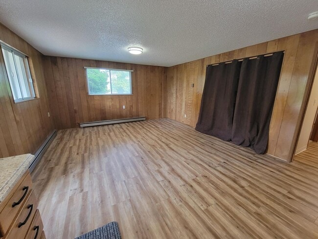Building Photo - One Bedroom/One Bath