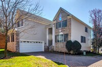 Building Photo - 27 Brittany Ct