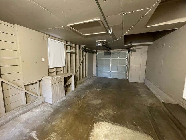 Building Photo - Charming 3-Bedroom, 1-Bathroom Home for Re...