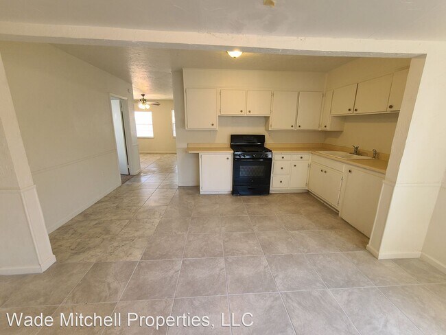 Building Photo - 4 br, 2 bath House - 3003 N. Hill