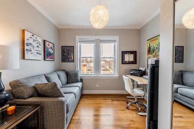 Building Photo - 3214 W Berteau Ave