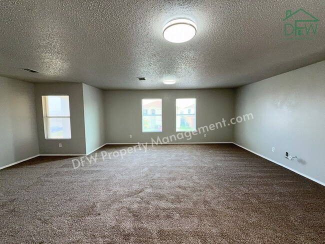 Building Photo - Spacious 4-Bedroom Home with Fireplace & Large Backyard in SW Fort Worth