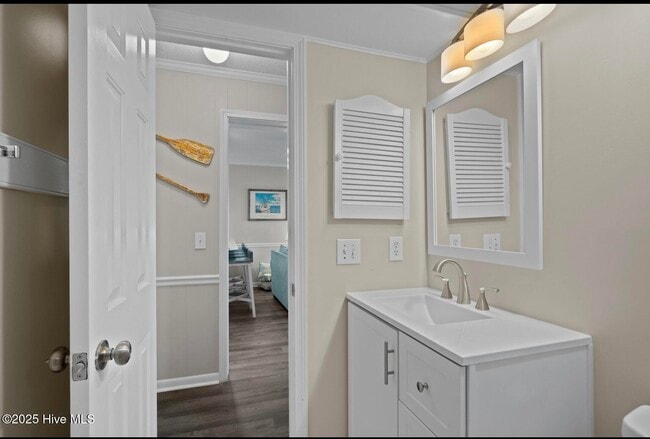 Building Photo - 301 Commerce Way