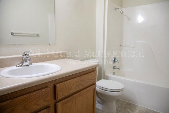 Building Photo - 1005 Ave K Ave