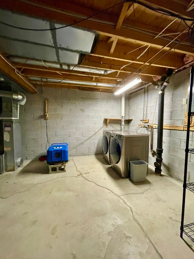 Building Photo - 18 Wilan Ln
