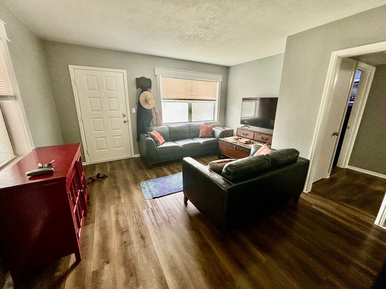 Living Room - 409 Westover St