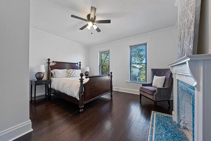 Building Photo - 854 Summit St