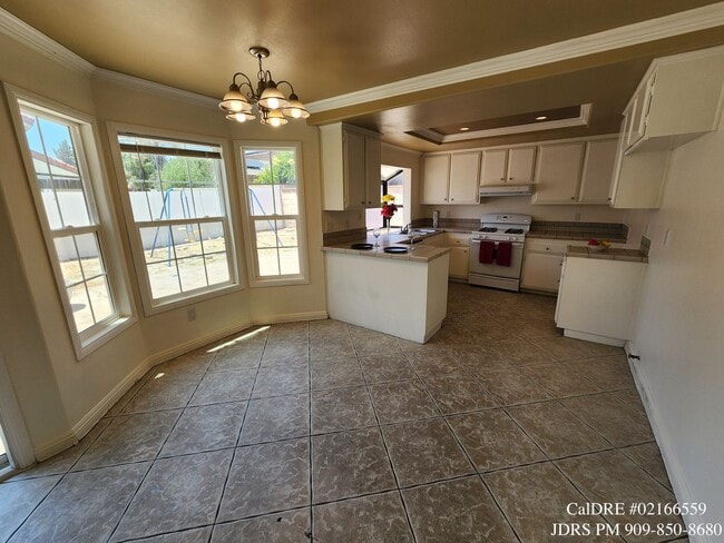 Building Photo - Price Lowered! Fontana 3 Bedroom Home