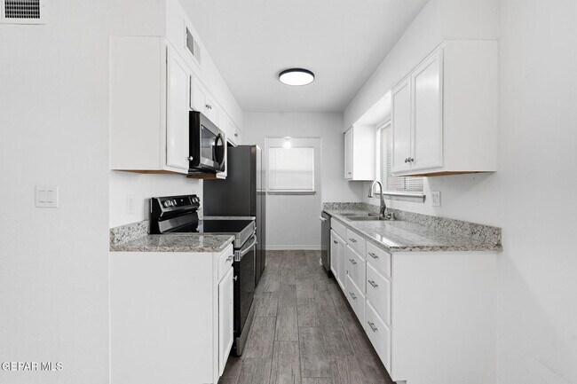 Building Photo - 3540 E Glen Dr