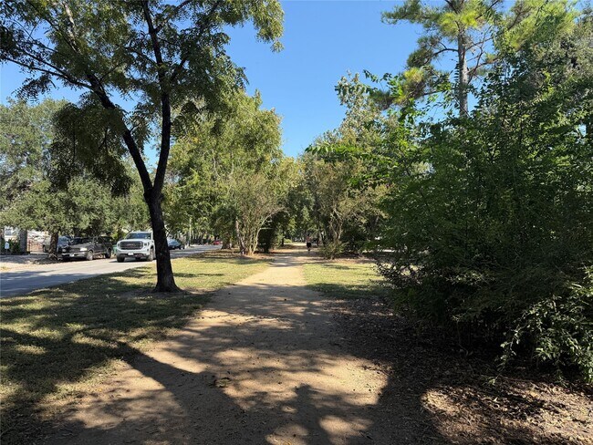 Building Photo - 1530 Heights Blvd