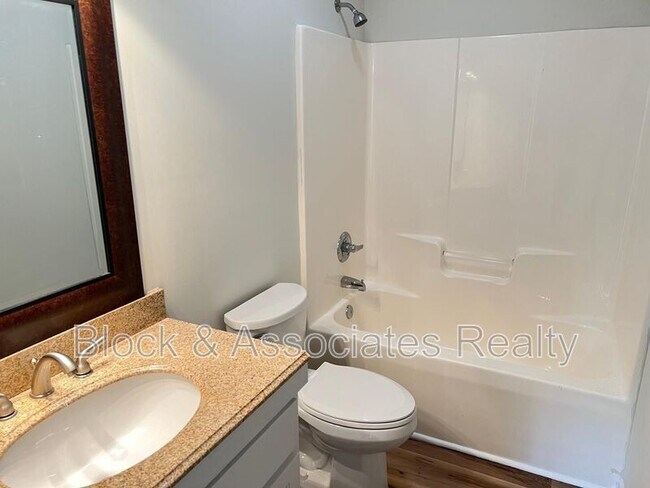 Building Photo - 302 Edward Ct