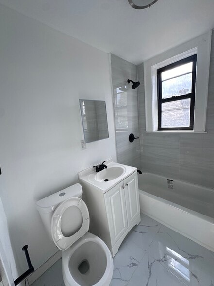 Building Photo - 1003 S Orange Ave