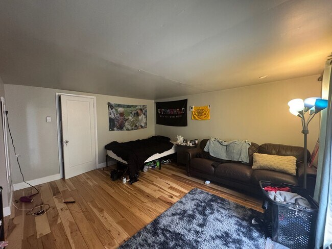 Building Photo - 350 Probasco St