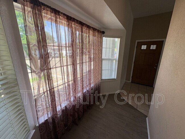 Building Photo - 1040 N Sumter Ct