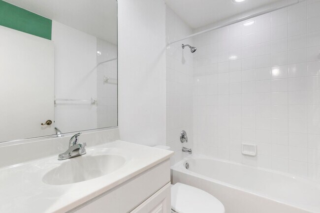 Building Photo - Charming Renovated 4BR/3BA Single Family Home