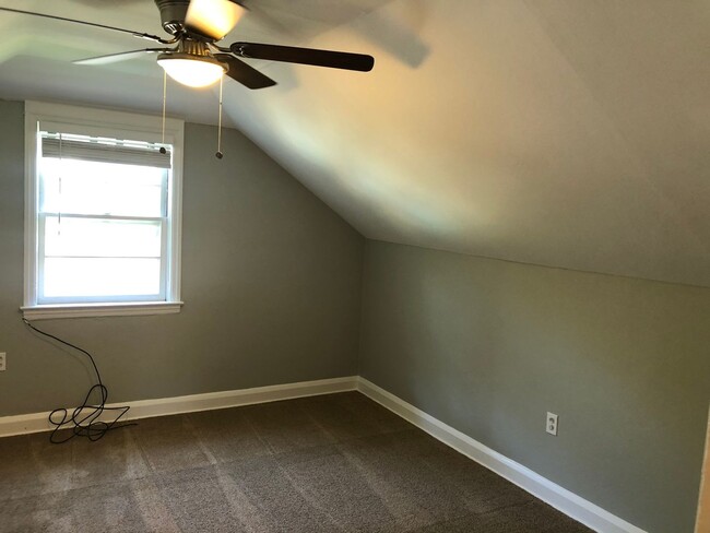 Building Photo - RENOVATED 4 bed 1 bath home in Glen Burnie