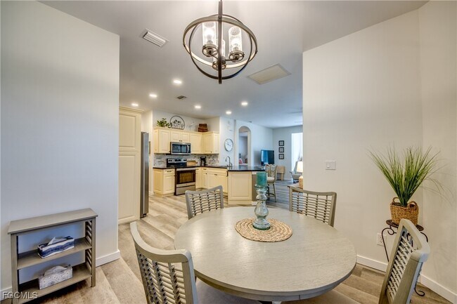 Building Photo - 10519 Diamante Way
