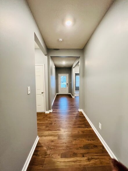 Entry hallway - 5439 Garden Cress Trl