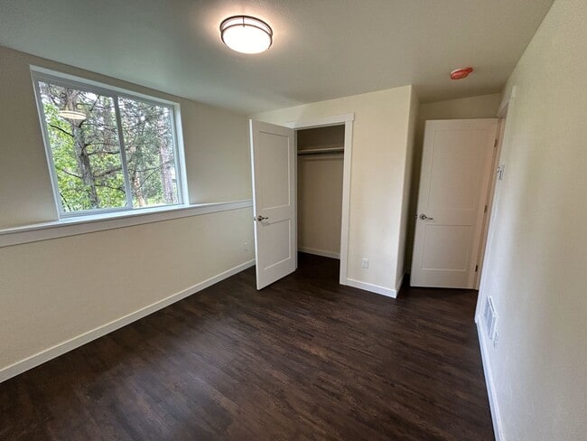 Building Photo - 131 Clothier Ln