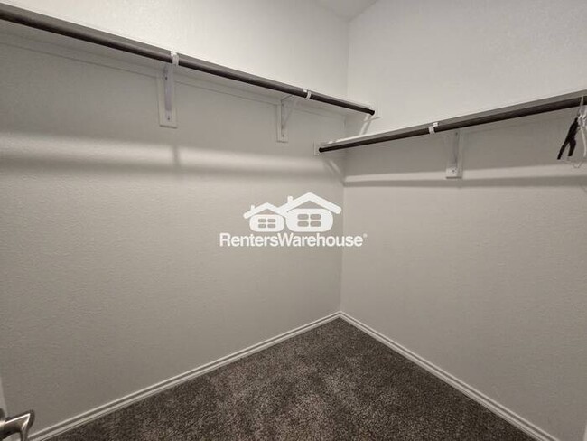 Building Photo - FOR RENT - MOVE IN READY - 4beds 2baths