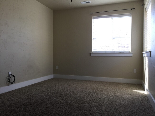 Building Photo - Boise, 3Bd/2.5Bth/2Car, 1743Sqft, Greenbriar Commons Subdivision