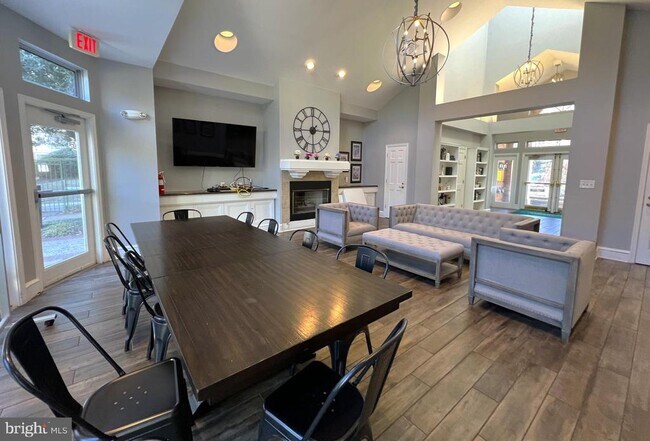 Building Photo - 12919 Alton Square