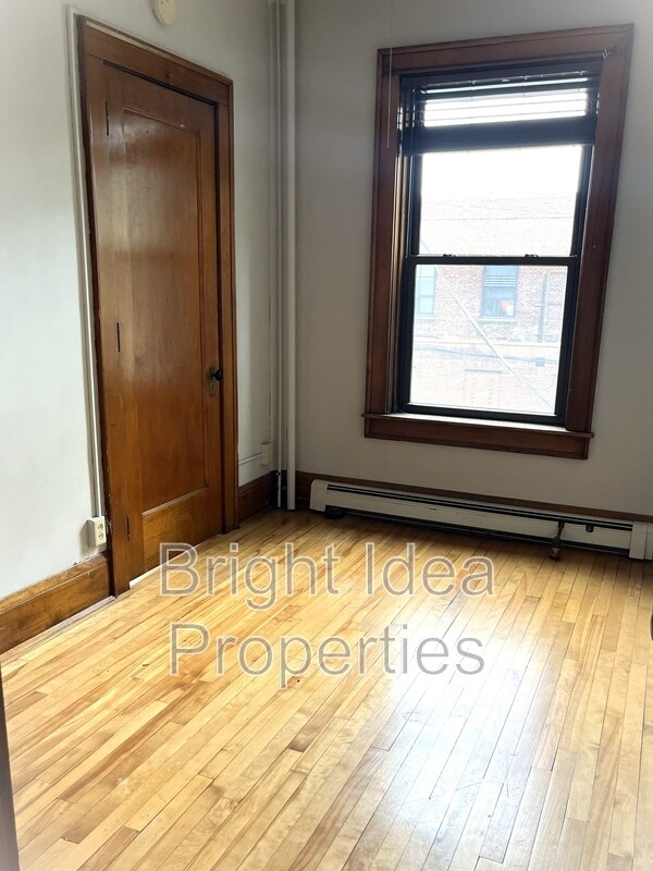 Building Photo - 2202 Hennepin Ave S
