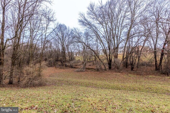 Building Photo - 1717 Landmark Dr