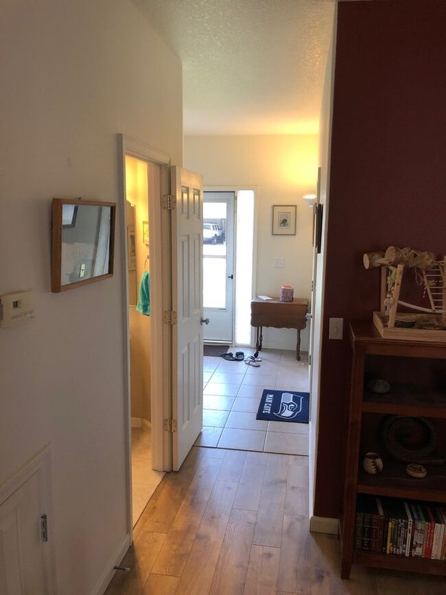 Building Photo - Charming Home in Terrific Central Location