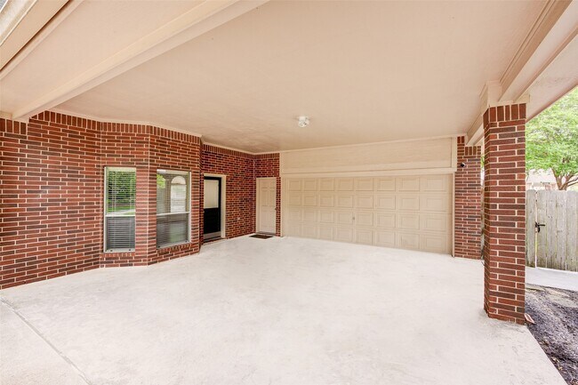 Building Photo - 11 E Wedgemere Cir