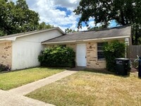 Building Photo - 2/1 Duplex Available 7/29/2026!