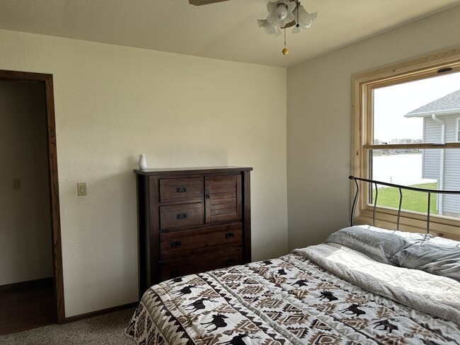 Building Photo - 2427 Mallard Dr