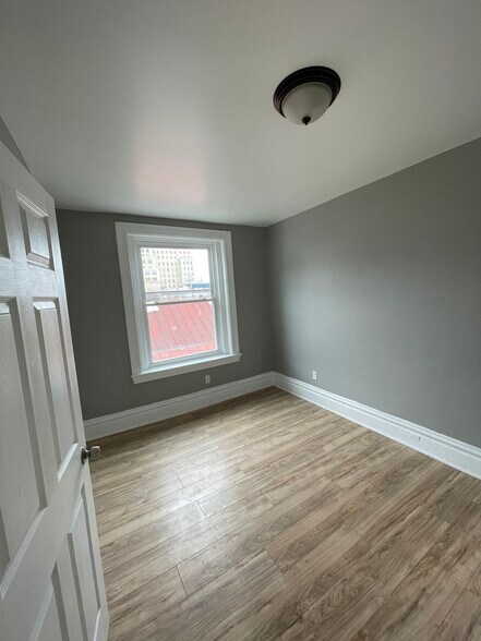 Building Photo - 1223 Loraine St