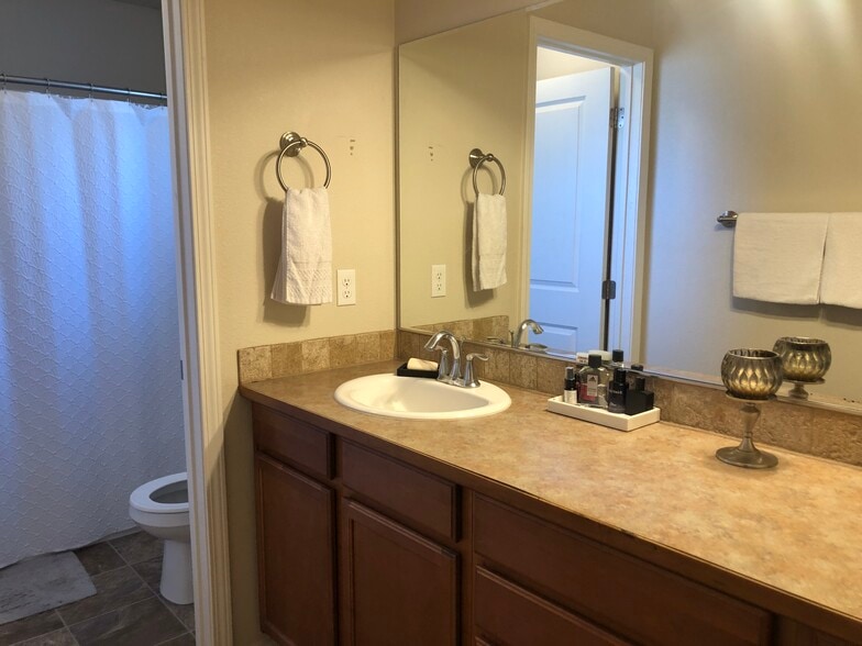 Building Photo - 1459 SW Sagebrush Ln