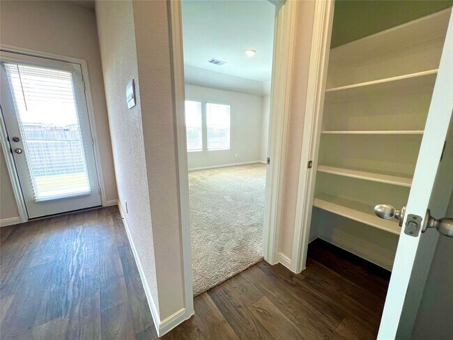 Building Photo - 211 Addison Pl