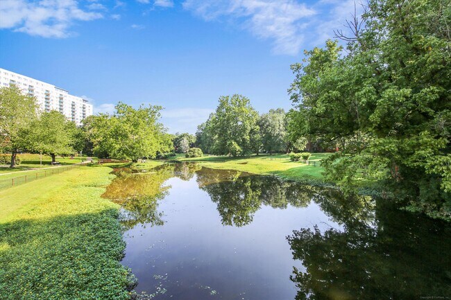 Building Photo - 10201 Grosvenor Pl