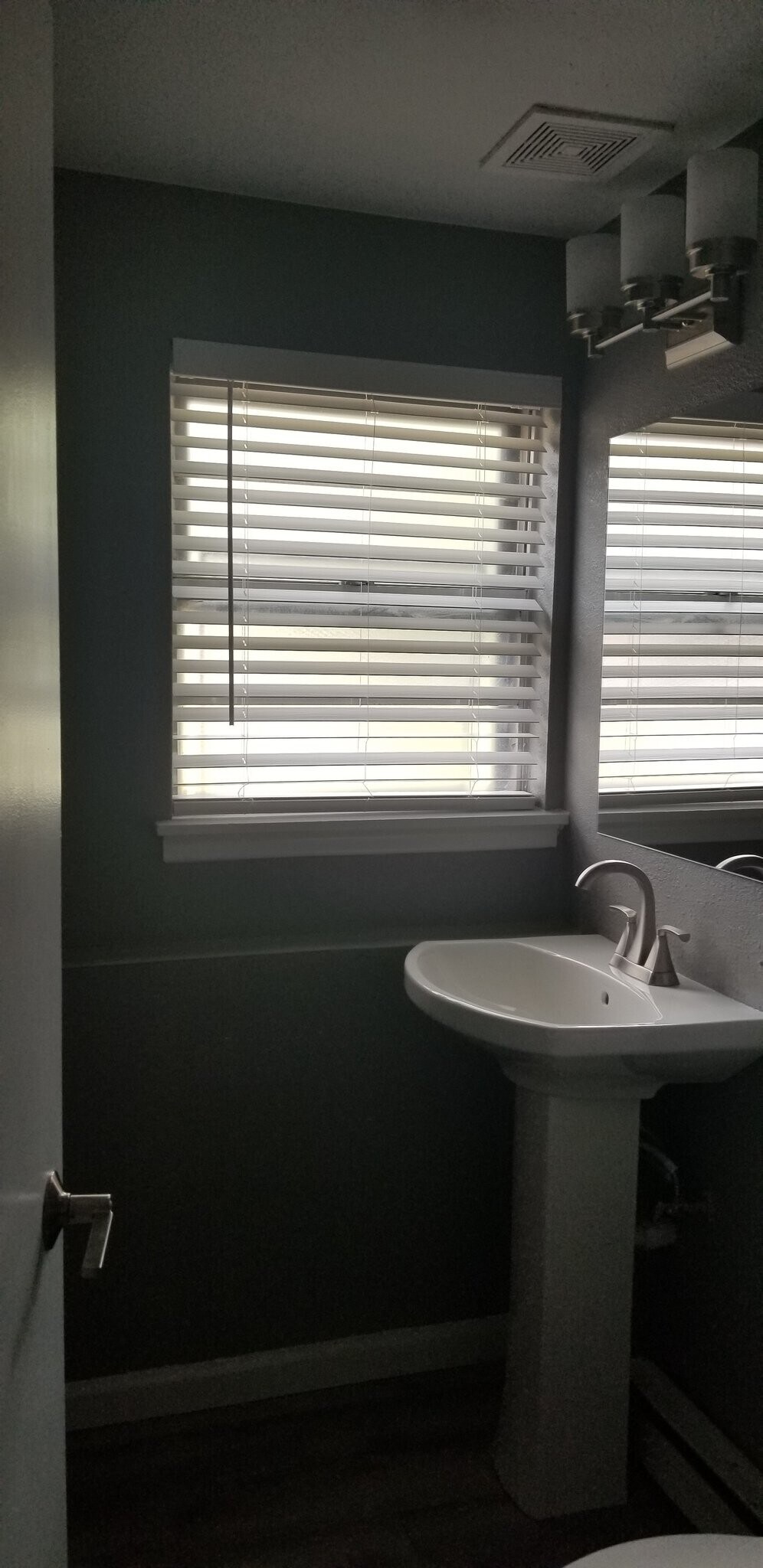 Building Photo - 2218 Cooper Ave