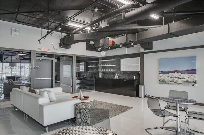 Building Photo - 601 NE 36th St