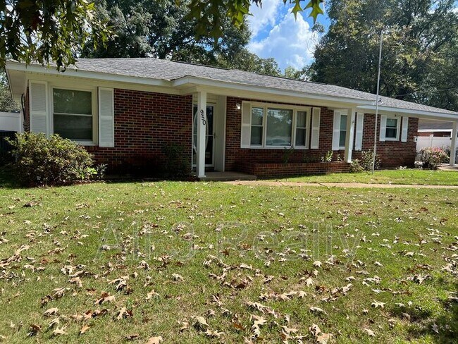 Primary Photo - 950 Hillman St