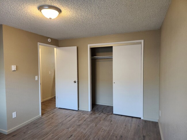 Building Photo - Cute 2 Bedroom 1 Bathroom Near Northtown Mall