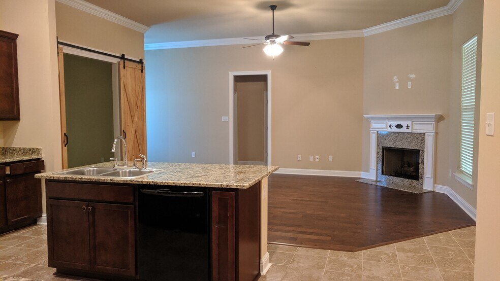 Building Photo - 742 Red Pine Dr