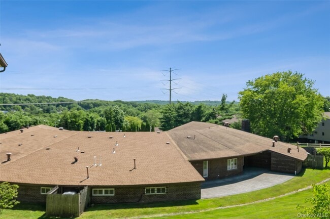 Building Photo - 138 Country Club Ln