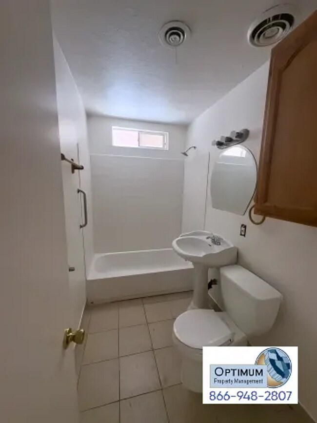Building Photo - 3-Bedroom 1-Bathroom Home with Fireplace, Front Yard & Private Back Patio in Victorville